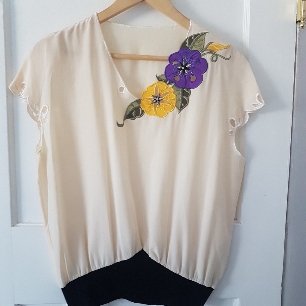 Artsy Embroidered Embellished Cream Colorful Floral Design Blouse Top Sz M